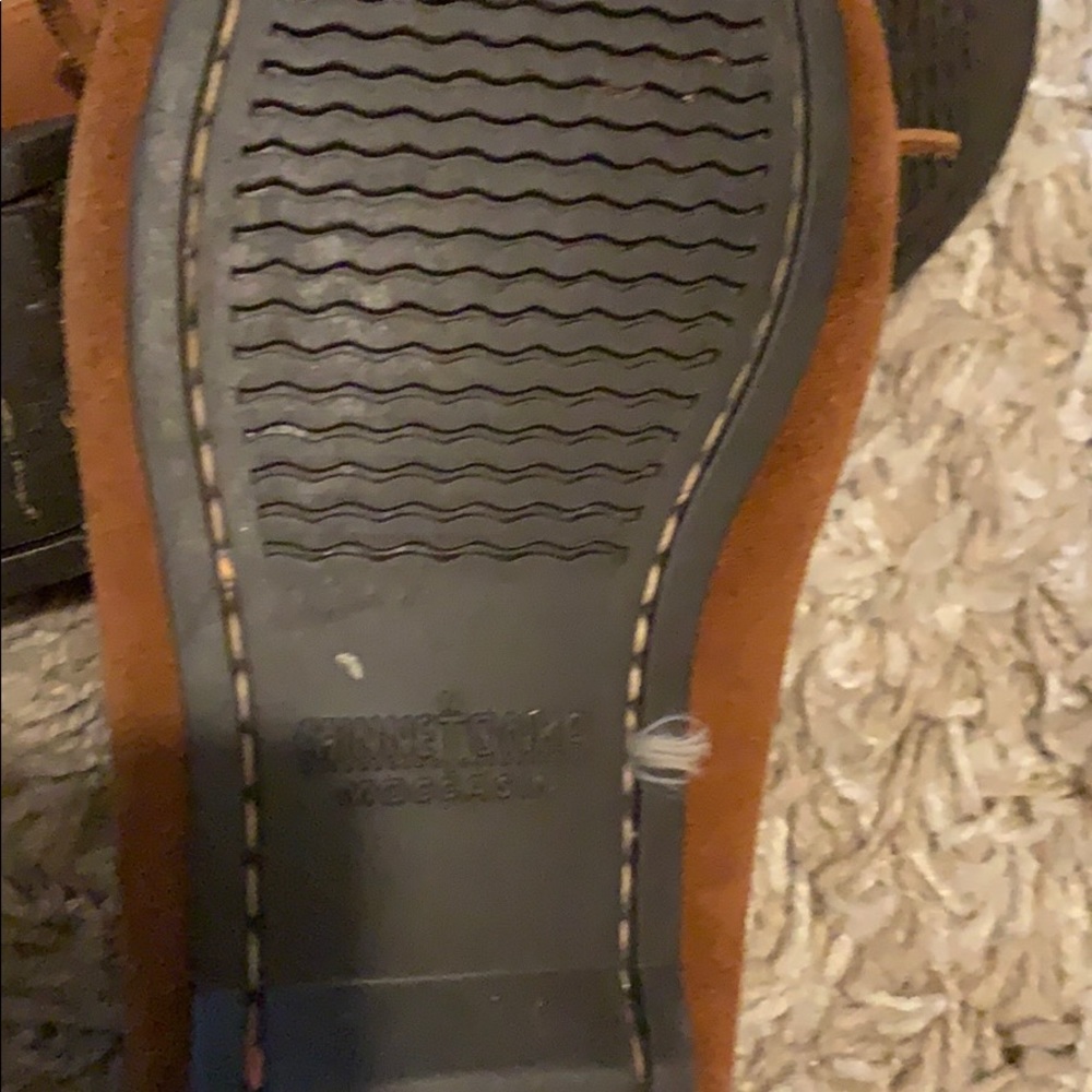 Shoes - Picture 2 of 8